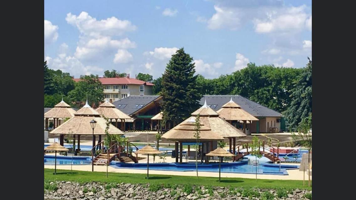 Bezso Apartman Hajdúszoboszló Buitenkant foto